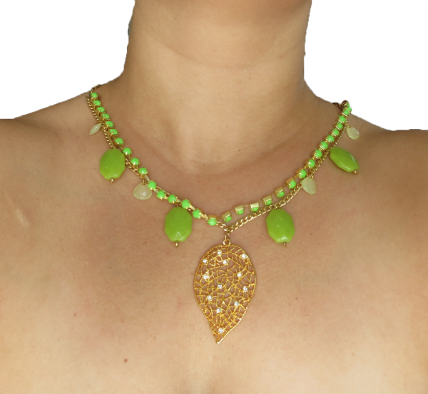 Maxi colar strass neon verde e pingente de folha com strass