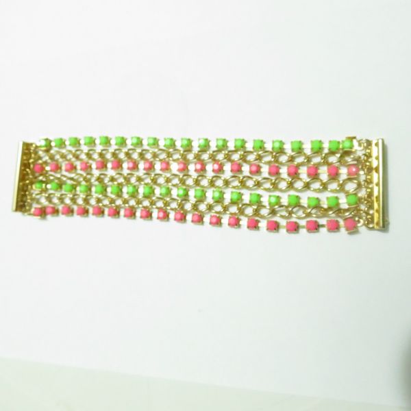 Pulseira correntes e strass neon verde e rosa fecho imã